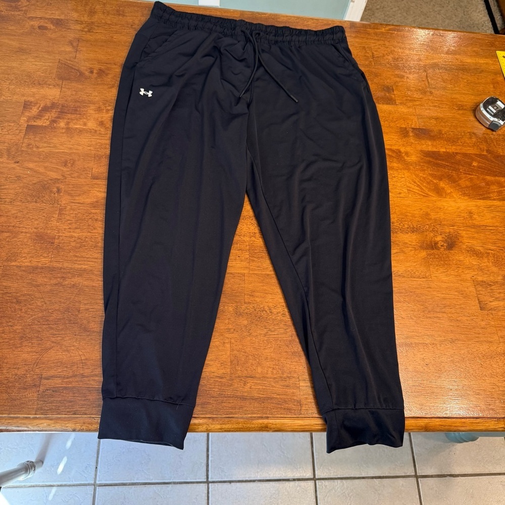 Men’s Under Armour black Jogger Pants size xl